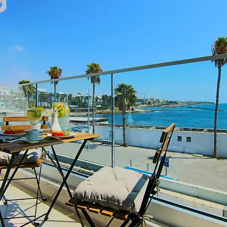 Phaedrus Living: Seaview Gold Flat Lighthouse 48 アパート