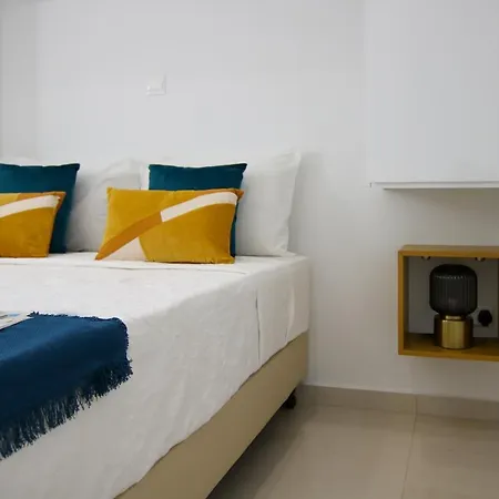 Phaedrus Living: Seaview Gold Flat Lighthouse 48 Daire