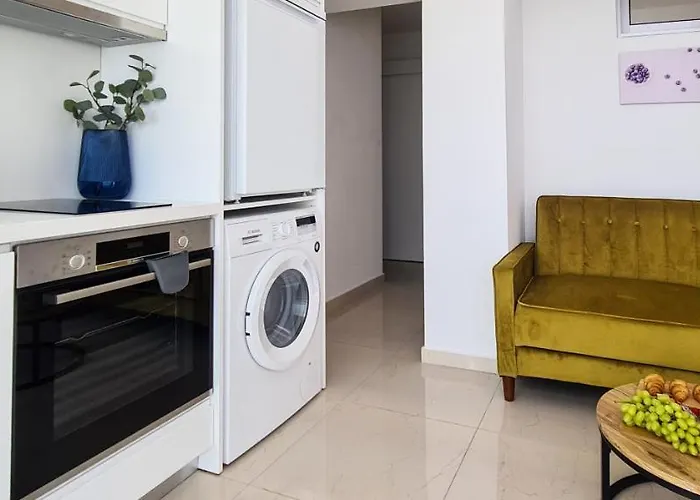 Phaedrus Living: Seaview Gold Flat Lighthouse 48 Appartement Paphos